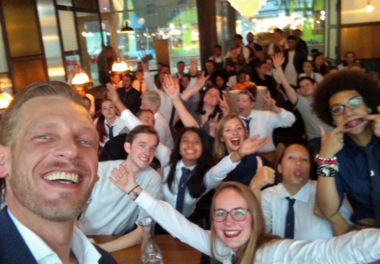 Happy team, happy guest, happy boss 1 1